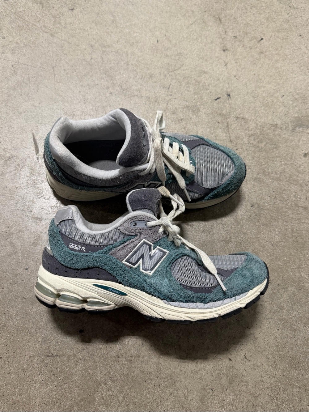 New Balance 2002R green 'New
Spruce
Magnet' women's size 6 ladies